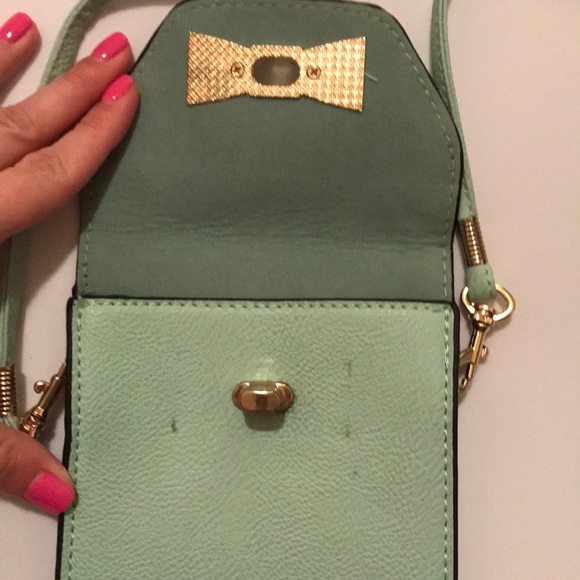 Clutch - Picture 3 of 3